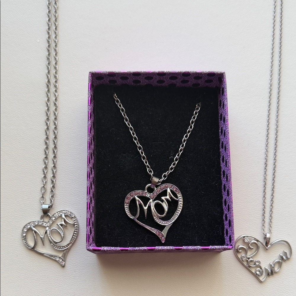 Elegant Silver Heart 'Mom' Necklace Set